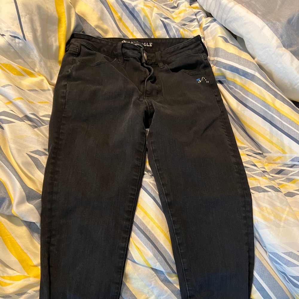 American Eagle stretch jeans, cute hand-embroidered bee on front pocket